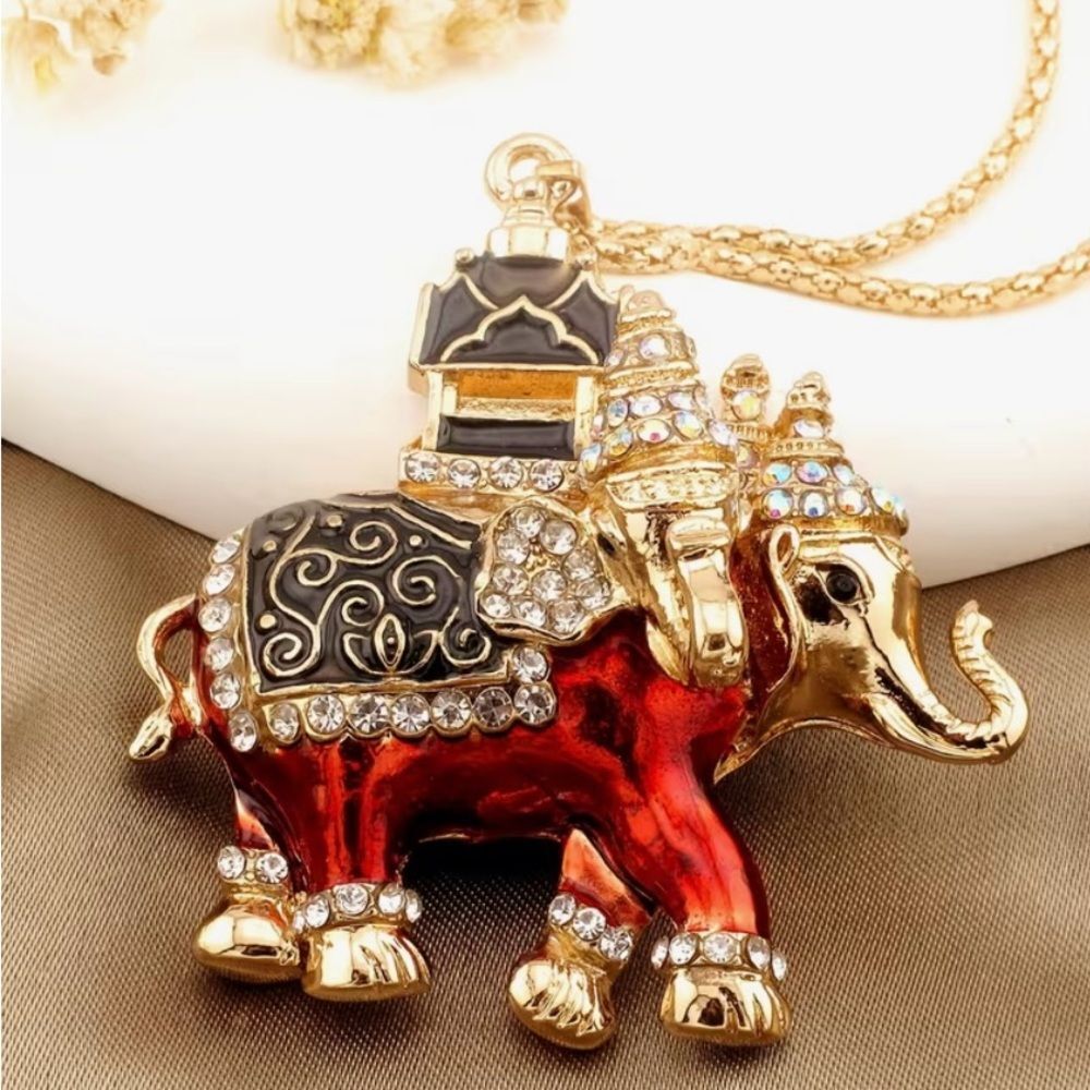 ♥️ Betsey Johnson stunning  red rhinestone elephant necklace ♥️